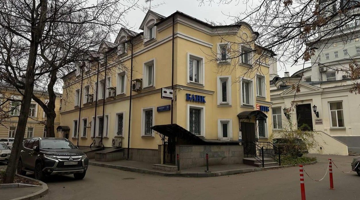 фасад дома, здание по адресу г Москва, ул Моховая, д 11 стр 13